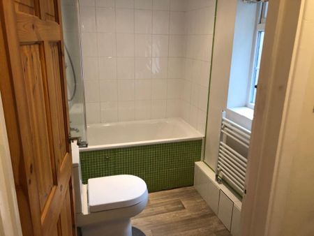 2 bedroom terraced house to rent - Photo 4