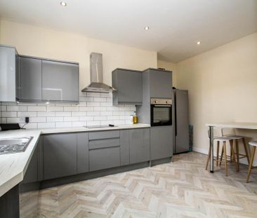 4 bedroom end of terrace house to rent - Photo 6