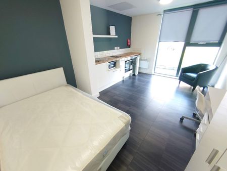 St Cyprian's Church. - Photo 2