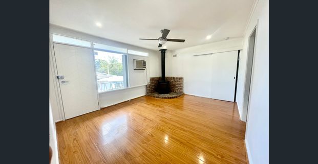 COSY 4 BEDROOM RENOVATED HOME - Photo 1