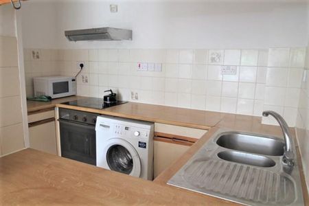 Romana Court, Sidney Road, Staines-Upon-Thames,TW18 - Photo 4