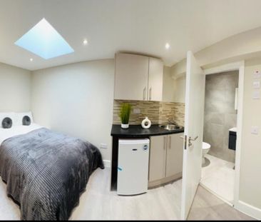 Room in a Shared Flat, High Road, NW10 - Photo 5