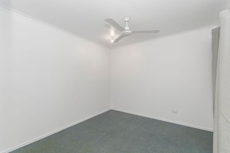 Three Bedroom Freshly Painted Home - Photo 2