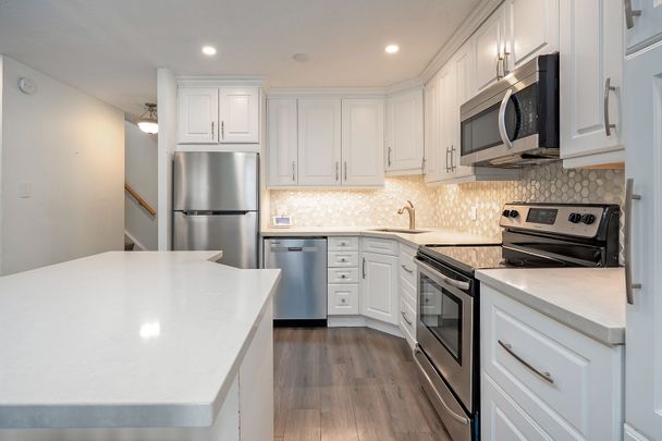 For Lease - 1058 Falgarwood Drive Unit# 136, Oakville, Ontario - Photo 1