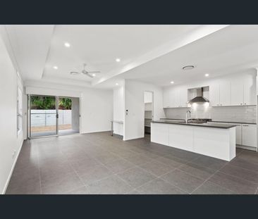 18 Grays Road, Gaythorne, Qld 4051 - Photo 2