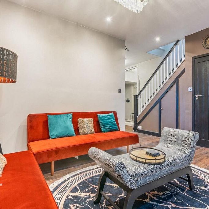 6 bedroom semi-detached house to rent - Photo 1