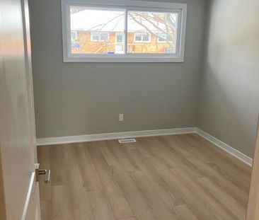 For Lease - 1263 Highgate Road, Parkway Park - Queensway Terrace S ... - Photo 1