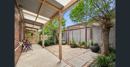 Furnished - Secure One Bedroom Unit - Utilities Included - Photo 5