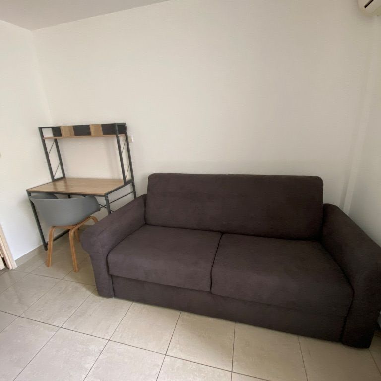 Location Appartement 1 pièce 27m² STE CLOTILDE 97490 - Photo 1
