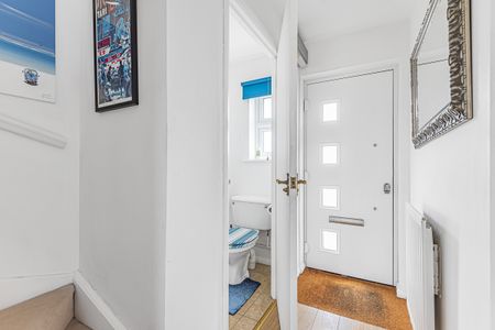 Pennington Way, London, SE12 - Photo 2