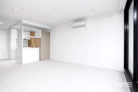 Partially furnished designer apartment with amazing views - Photo 4