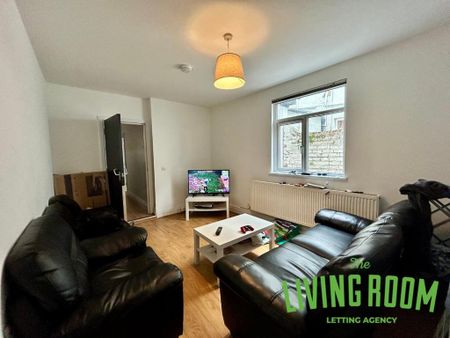 6 bedroom house to rent - Photo 2