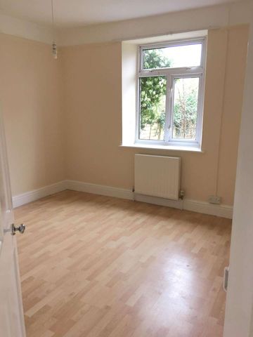 Charming Semi-Detached 2-Bedroom Bungalow for Long-Term Let Boasting a private garden with countryside views, off-road parking, gas central heating, and an invi - Photo 3