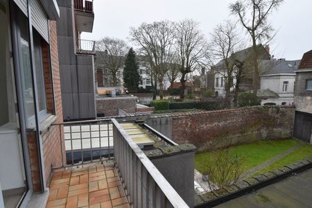 Appartement met 2 slaapkamers en autostaanplaats te huur in het hart van Kortrijk - Photo 4