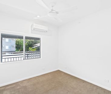 PERFECTLY POSITIONED MODERN 2 BEDROOM UNIT - Photo 6