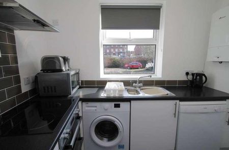 High Street, Rushden, NN10 - Photo 2