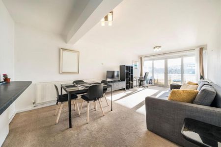 2 bedroom flat to rent - Photo 2