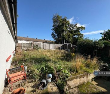 2 bedroom end of terrace house to rent - Photo 2