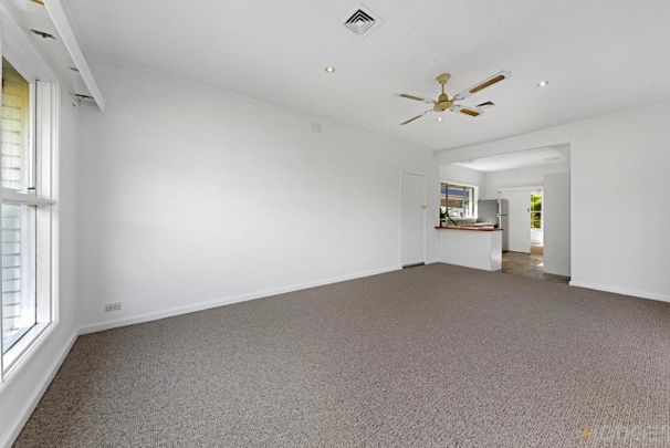 For Lease – Light-Filled Family Home in a Leafy Beaumaris Pocket - Photo 1