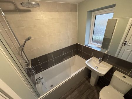 3 bedroom semi-detached house to rent - Photo 5