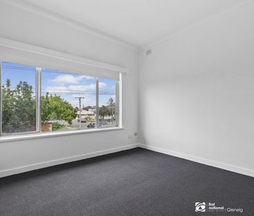 Freshly Renovated Upstairs Unit in Prime Camden Park Location - Photo 4