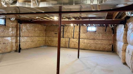 For Lease - 242 Palace Street, Thorold, Ontario - Photo 2