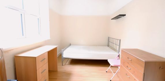 3 Bedroom 1 Bathroom - Photo 2
