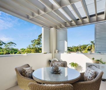 Light-Filled Coastal Living in a Peaceful Cul-De-Sac - Photo 1