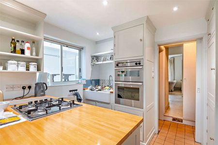 Superb family home located off Mill Road - Photo 4