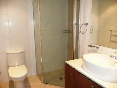 MUST SEE Large 2 Bedroom Modern Unit - Photo 4