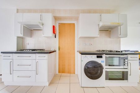 £791 p/w (£3,428 pcm) - Photo 5