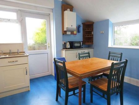 Bedroom Detached House In Winton, BH9 - Photo 2