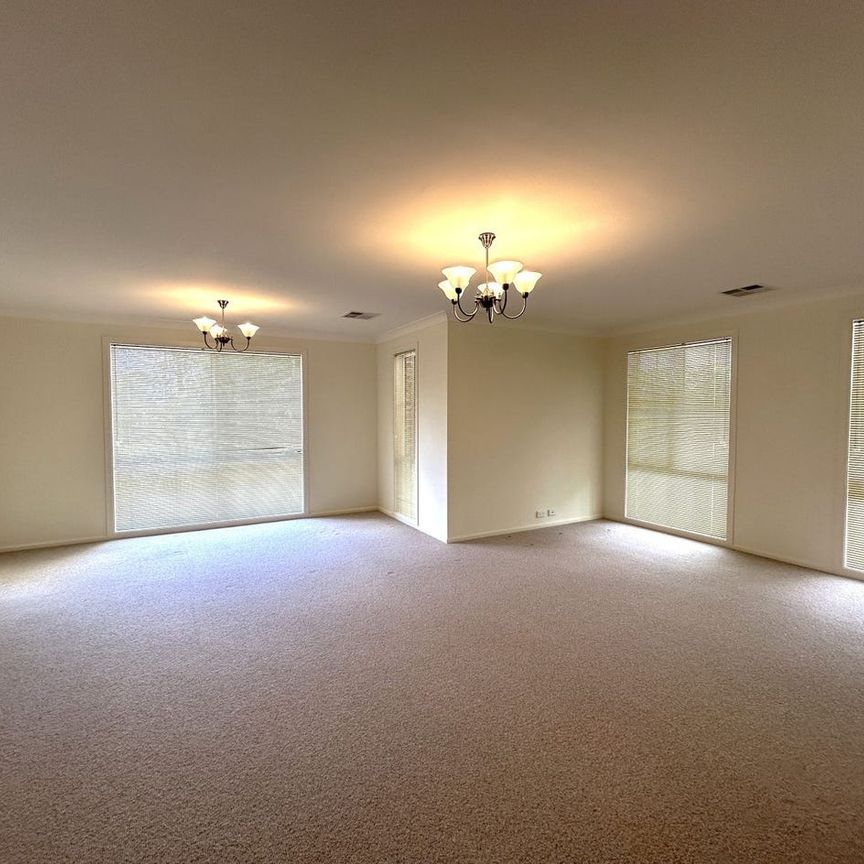 Executive Family Home - Photo 1