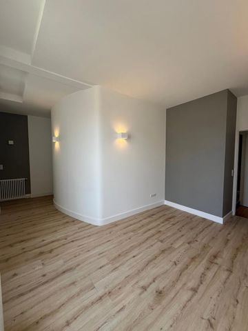 Location Appartement 3 pièces 97m² NIORT 79000 - Photo 2