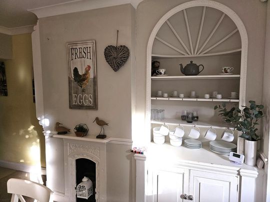 2 bedroom end of terrace house to rent - Photo 1