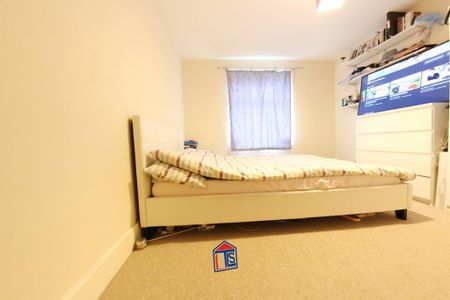 3 bedroom flat to rent - Photo 4