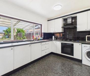 1 bedroom in a house share to rent - Photo 6