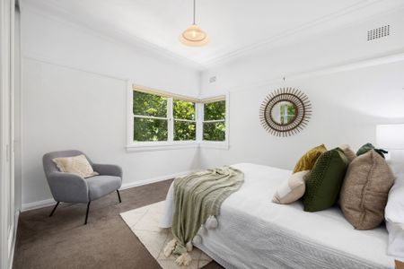 Elegant Art Deco Apartment with Leafy Park Views - Photo 4