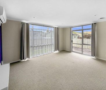 Three bedroom home in the heart of the city - Photo 3