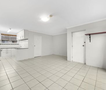 Top-Floor, low maintenance living – Move In Today! - Photo 3