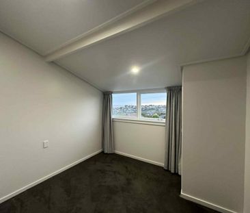 Tastefully appointed and ready now! - Photo 5