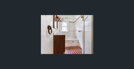 Excellent living with sun soaked large rear garden - Photo 2