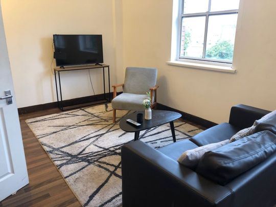 2 Bed Flat, The Carronades, SO14 - Photo 1