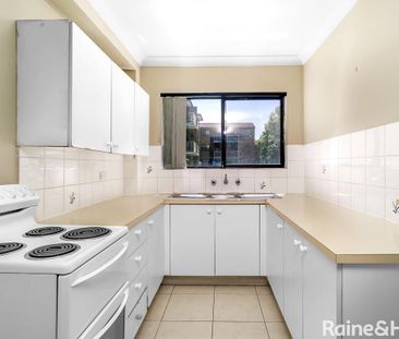 Neat & Tidy Ground floor Unit - Photo 2