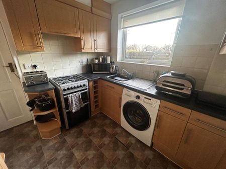 3 bedroom semi-detached house to rent - Photo 5