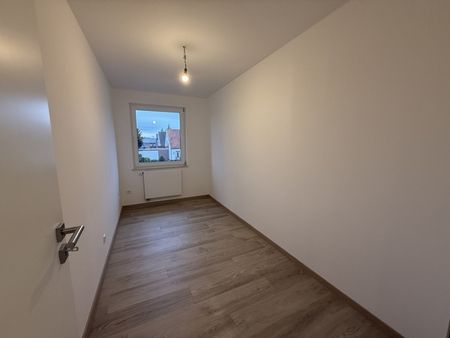 Moderne 3,5-Zimmer-Wohnung in zentraler Lage mit EBK! - Photo 3