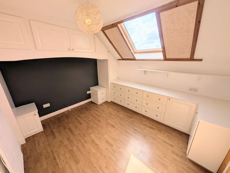 A 2 Bedroom Apartment - Photo 4