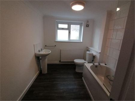 3 bedroom terraced house to rent - Photo 5