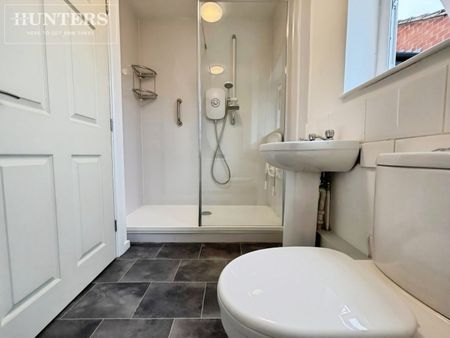 2 bedroom Flat To Let - Photo 5
