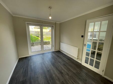 Rhodfa Fadog, Swansea, SA6 - Photo 2